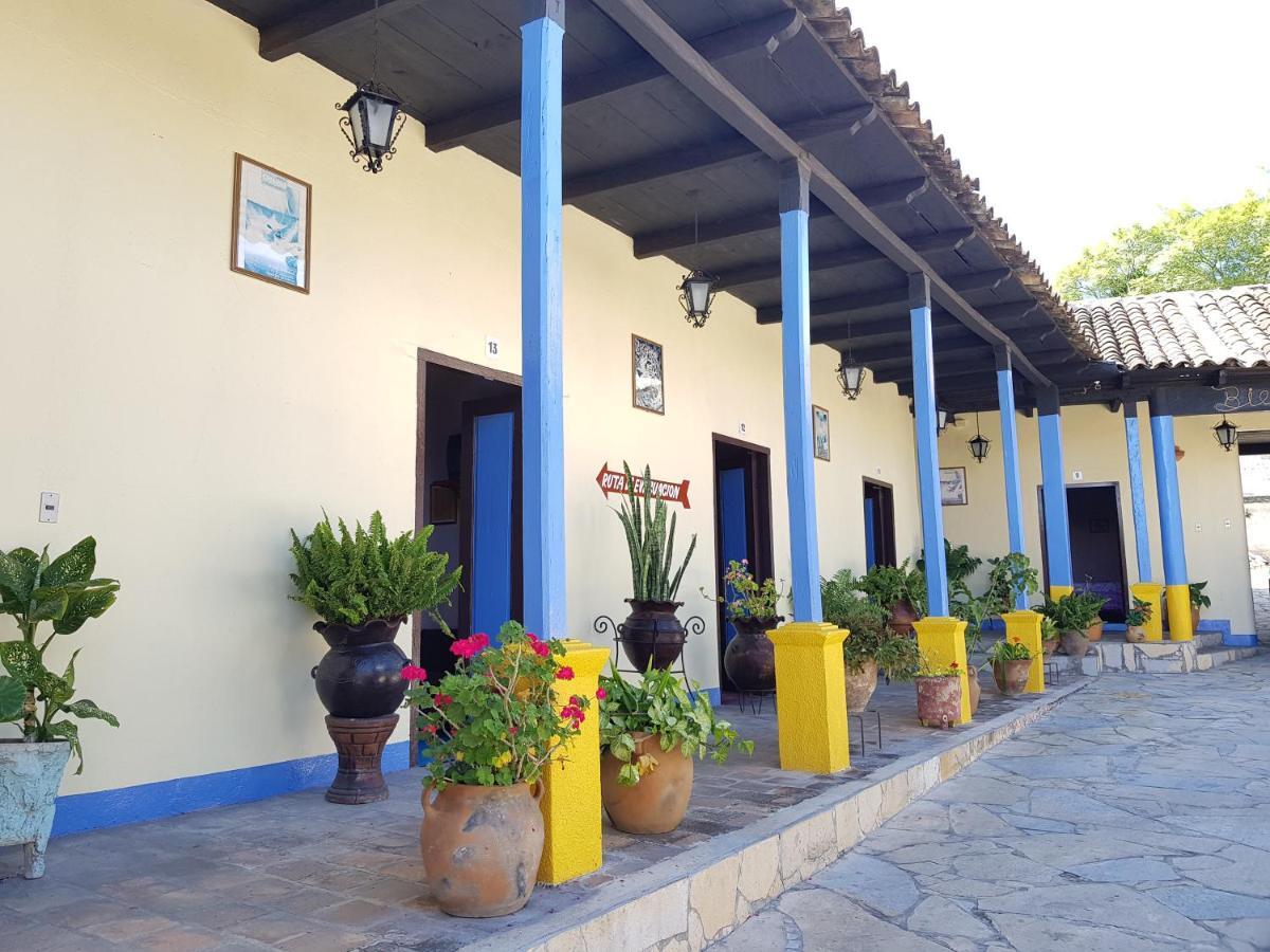 Hotel Lirice Colonial Комитан де Домингес Екстериор снимка
