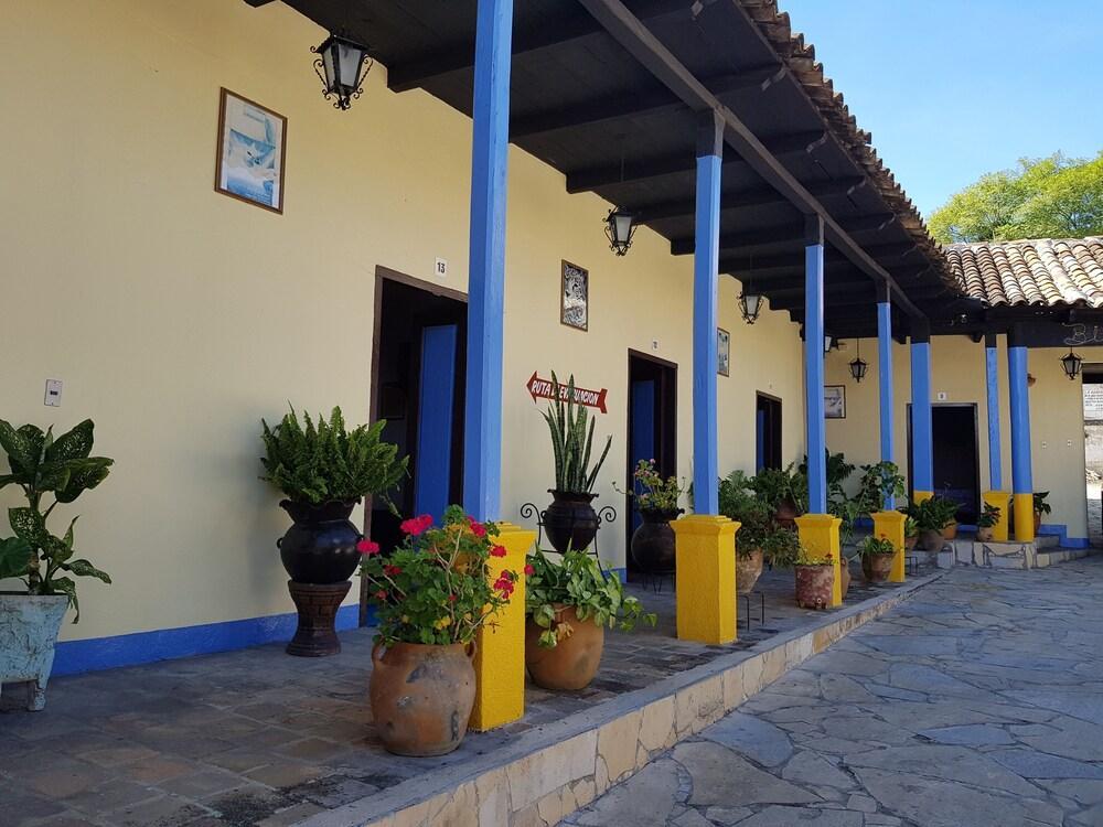 Hotel Lirice Colonial Комитан де Домингес Екстериор снимка